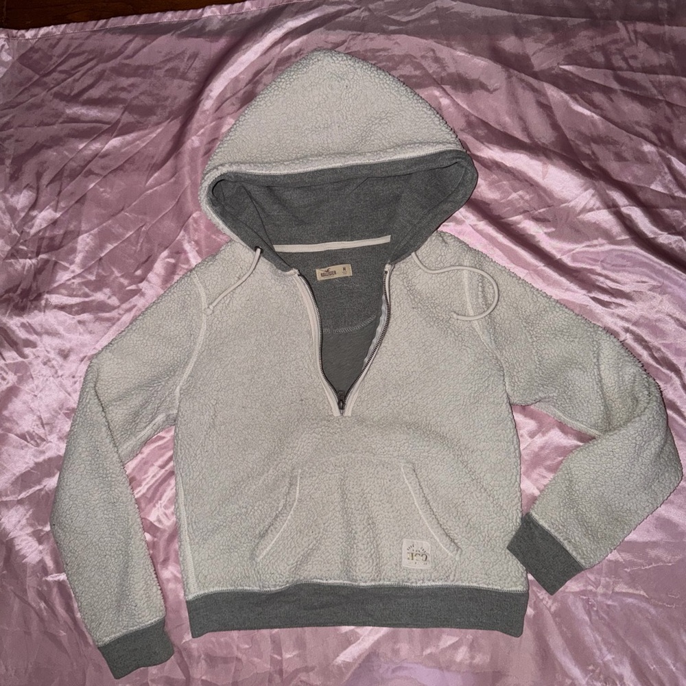 Hollister Cozy Gray and White Hooded Sweatshirt